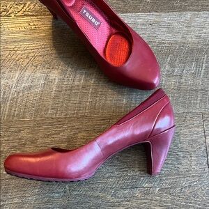 Tsubo Women's Burgundy Heels